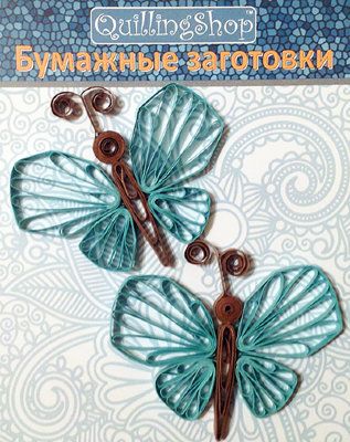 Квиллинг бабочки &quot;Изумрудные крылышки&quot;, 4х4 см, 2 шт., арт. QS-B03 Квиллинг бабочки "Изумрудные крылышки", 4х4 см, 2 шт., арт. QS-B03. Бабочки выполнены в технике петельчатый квиллинг из полосок бумаги для квиллинга 2-х цветов: голубого и светло-коричневого. Размер бабочки 4х4 см (4см - по наибольшему размаху крыльев). В пустые ячейки крылышек можно добавить свои квиллинг элементы (квиллинг капли или квиллинг роллы).