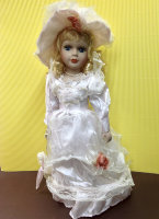 Фарфоровая кукла "Блондинка", 40 см, арт. 61016