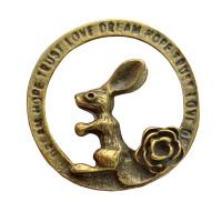 Шарм-подвеска бронзовая "Заяц с цветком в круглой рамке", 1 шт., 34х34 мм, арт. AL-34126D