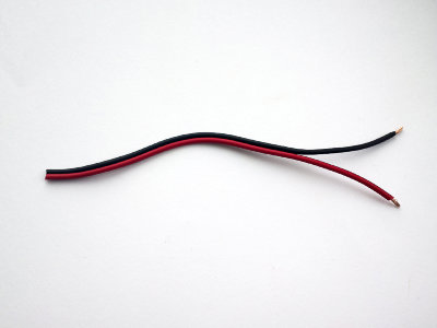 Провод электрический двужильный, 1м, 2x0,75 мм2 Электрический черный-красный провод сечением 2х0,75 мм2. Общий диаметр каждого провода с оплёткой: 2,5 мм. Внутри каждого провода многожильные медные проволочки.