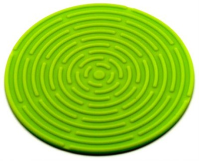 Круглый силиконовый коврик, зеленый ​Круглый силиконовый коврик, зеленый, защита от горячего клея, который может капать с клеевого пистолета, а также может использоваться в качестве подложки для творческих работ