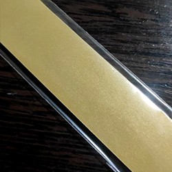 Бумага для квиллинга металлик, золотые купола, ширина 30 мм, 25 полос, 120 гр. 25 золотых блестящих одноцветных полосок с двусторонним покрытием , ширина полос 30 мм, длина 330 мм, плотность металлик бумаги 120 гр., 
для крупных элементов в квиллинге, для бумагопластики, аппликации, нарезки бахромы
и других видах бумажного творчества.