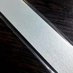 Бумага для квиллинга металлик, светло-серебряный, ширина 30 мм, 25 полос, 120 гр. 25 светло-серебряных слабо блестящих одноцветных полосок с двусторонним покрытием , ширина полос 30 мм, длина 330 мм, плотность металлик бумаги 120 гр., 
для крупных элементов в квиллинге, для бумагопластики, аппликации, нарезки бахромы
и других видах бумажного творчества.