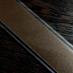 Бумага для квиллинга металлик, бронзовый (шоколадно-коричневый), ширина 30 мм, 25 полос, 120 гр. 25 бронзовых (шоколадно-коричневых) блестящих одноцветных полосок с двусторонним покрытием , ширина полос 30 мм, длина 330 мм, плотность металлик бумаги 120 гр., 
для крупных элементов в квиллинге, для бумагопластики, аппликации, нарезки бахромы
и других видах бумажного творчества.