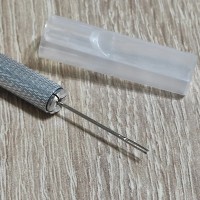 Quilling Stick металлический инструмент для квиллинга с тонкой вилочкой и защитным колпачком, длина щели 7 мм, артикул 8003