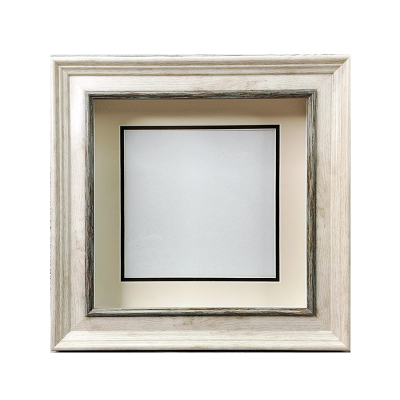 Глубокая рамка 3D - для квиллинга и объемных работ, багет под дерево с кантом, с двойным паспарту, 23х23х4,5см, арт. 994921301 Глубокая рамка 3D - для квиллинга и объемных работ, 
багет под дерево с кантом, с двойным паспарту, 
23х23х4,5см, арт. 994921301
Размер по заднему картону 23х23 см.
Размер по стеклу 20х20 см.
Глубина коробки 4,5 см.
Рамка предназначена для оформления объёмных работ.