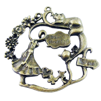 Шарм-подвеска бронзовая "Алиса в стране чудес", 1 шт., 41х41 мм, арт. AL-09084