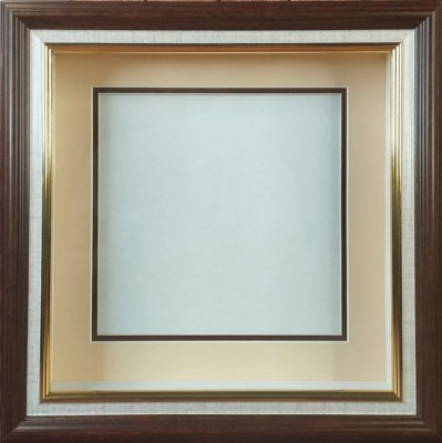 Глубокая рамка 3D - для квиллинга и объемных работ, багет коричневый с золотым кантом и двойным паспарту, 30х40х3,5 см, арт. 994421300 Глубокая рамка 3D - для квиллинга и объемных работ со стеклом, багет коричневый с золотым кантом и двойным паспарту под заказ