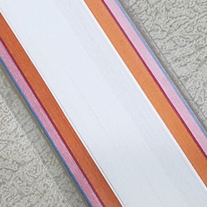 Бумага для квиллинга &quot;Белый + оранжевый + розовый&quot;, 170 полос (+), ширина 3 мм, плотность 120 гр., артикул PQ5-002 Бумага для квиллинга плотностью 120 гр и шириной полос 3 мм. В наборе 3 основных цвета: белый (104 полоски), оранжевый (36 полос), розовый светлый (24 полос). Также есть немного оттенко красного (6 полос), синего (4 полоски) и коричневого (2 полоски). Длина полос 295 мм.