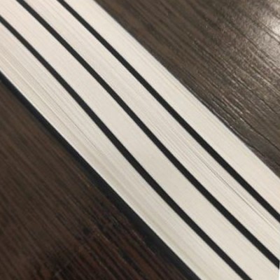 Бумага для квиллинга &quot;Белый молочный + черный&quot;, 150 полос (+), ширина 3 мм, плотность 120 гр., артикул PQ5-007 Бумага для квиллинга плотностью 120 гр и шириной полос 3 мм. В наборе 2 цвета: белый (132 полоски), черный (24 полоски) Длина полос 295 мм.