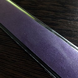 Бумага для квиллинга металлик, ночная фиалка, ширина 30 мм, 25 полос, 120 гр. 25 фиолетовых блестящих одноцветных полосок с двусторонним покрытием , ширина полос 30 мм, длина 330 мм, плотность металлик бумаги 120 гр., 
для крупных элементов в квиллинге, для бумагопластики, аппликации, нарезки бахромы
и других видах бумажного творчества.